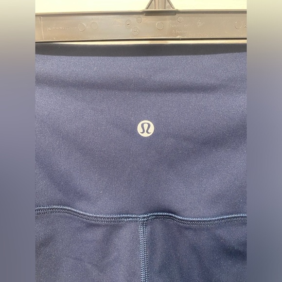 Lululemon Wunder Under HighRise Crop 23 Scallop FullOn Luxtreme
True Navy size 8 - Picture 6 of 7